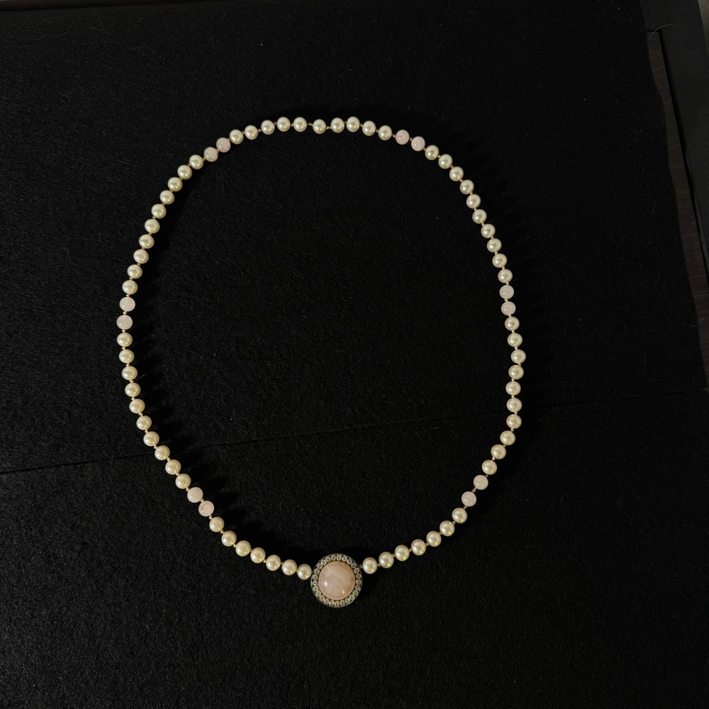 Elegant Pearl Necklace with Pink Accent